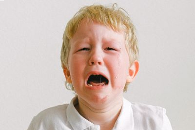 O choro é uma estratégia de equilíbrio emocional na infância