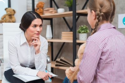 Psicoterapia com crianças e adolescentes: primeira sessão de TCC
