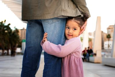 Como lidar com o ciúme na infância diante de mudanças familiares?